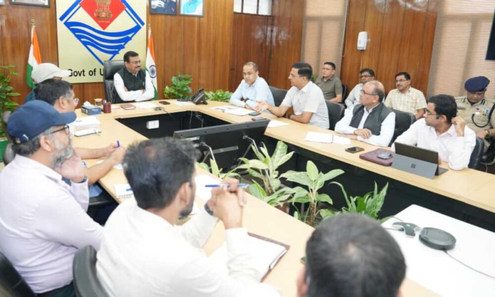 मुख्य सचिव ने धराली आपदा प्रभावितों के लिए राहत एवं पुनर्वास कार्यों की समीक्षा की