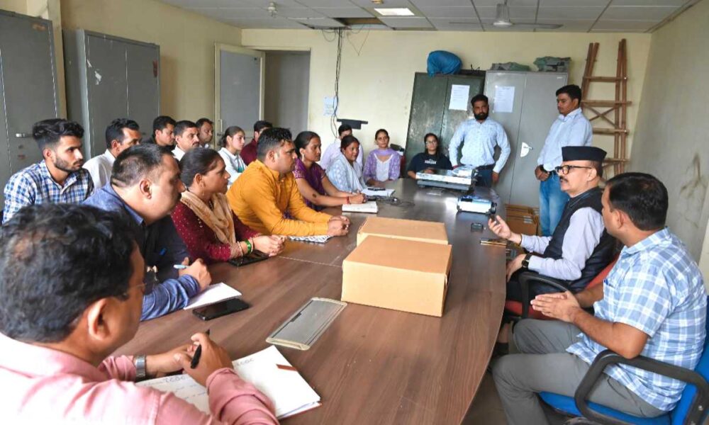 डीएम के निर्देश पर नई सस्ता राशन की दुकानों के विक्रेताओं को दिया प्रशिक्षण