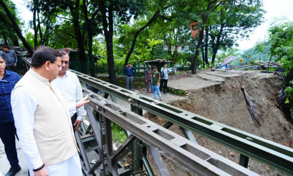 मुख्यमंत्री पुष्कर सिंह धामी ने  मसूरी रोड एवं किमाड़ी क्षेत्र का स्थलीय निरीक्षण किया