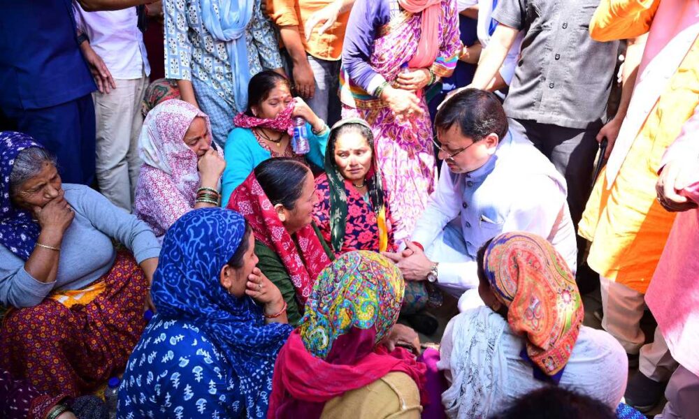 मुख्यमंत्री ने चमोली जिले के आपदा प्रभावित क्षेत्रों का किया निरीक्षण