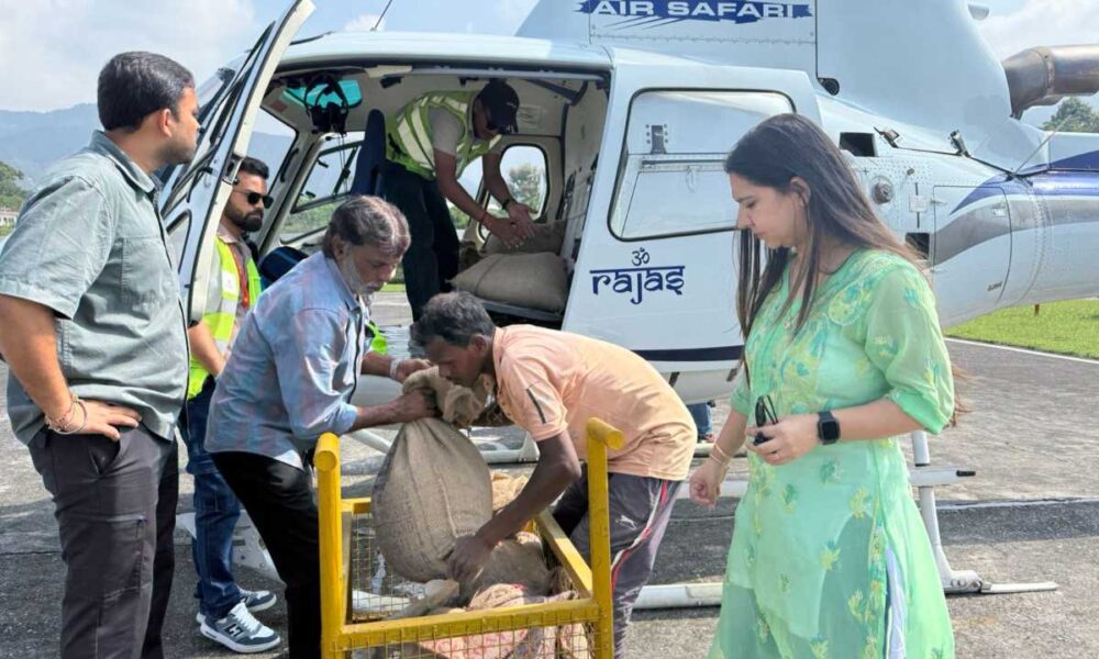 मुख्यमंत्री ने प्रभवितों को हैली से खाद्यान्न पहुंचाने की विशेष अनुमति दी