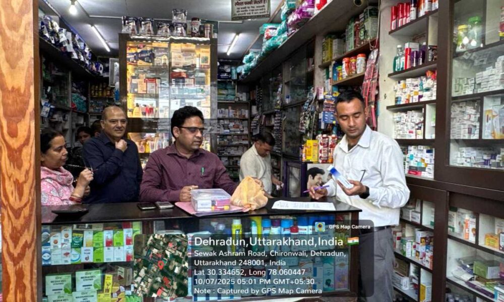 बच्चों के लिए प्रतिबंधित कफ सिरप पर सख्त हुई सरकार, मेडिकल स्टोरों से किया गया जब्त