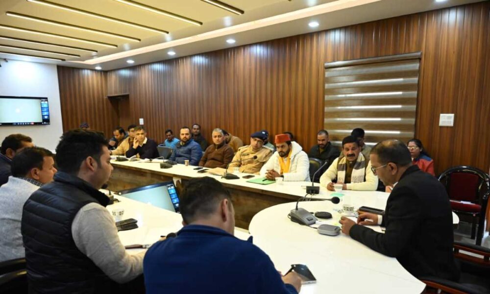 शीतकालीन चारधाम यात्रा तैयारियों की समीक्षा,मूलभूत सुविधाओं को सुदृढ़ करने पर जोर